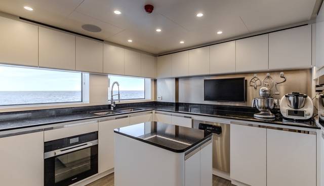 FELICITÀ yacht for sale 7