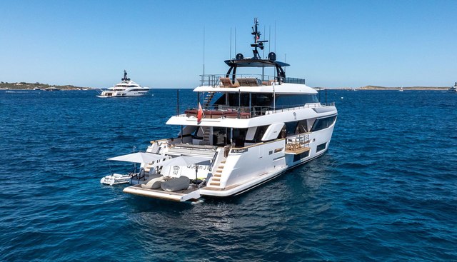 QUEEN J III yacht for sale 5