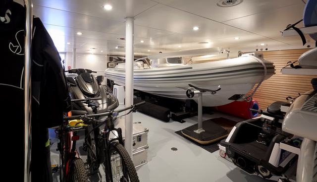 VANISH yacht for sale 30