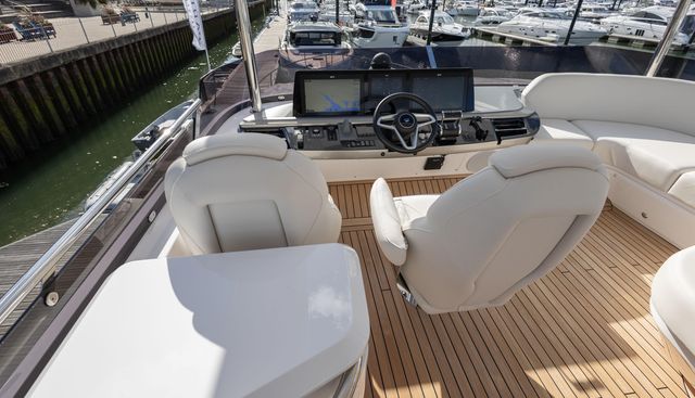 F58015 yacht for sale 14