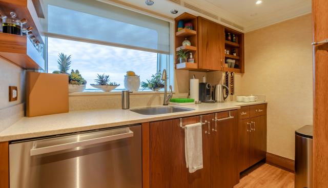 Shadowl yacht for sale 14