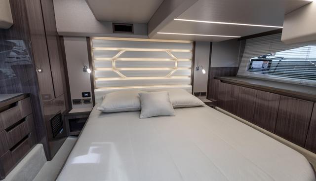 425HTS-074 yacht for sale 92