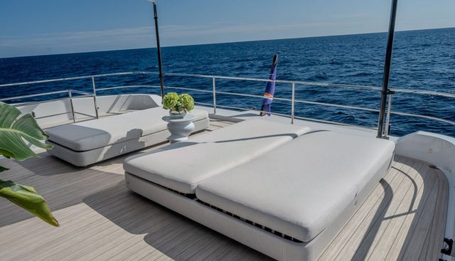 FERRETTI INFYNITO 90 yacht for sale 12