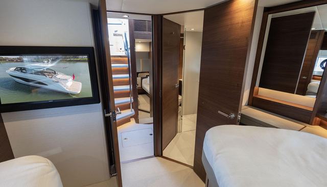 V55132 yacht for sale 37