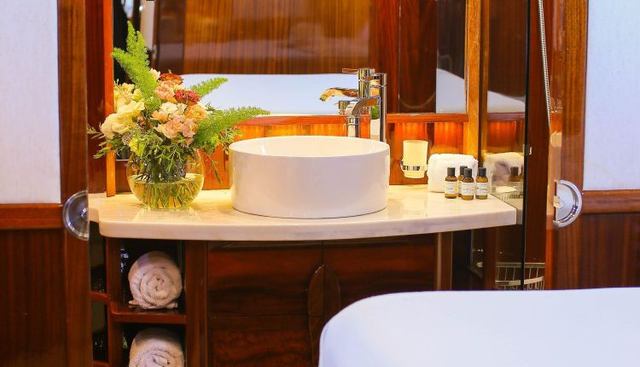 New School yacht for sale 34