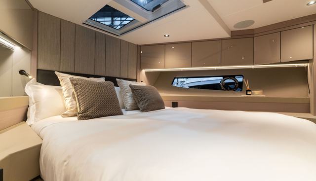 4532656 yacht for sale 37