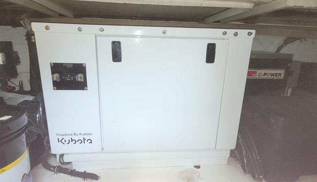 El Caiman yacht for sale 34