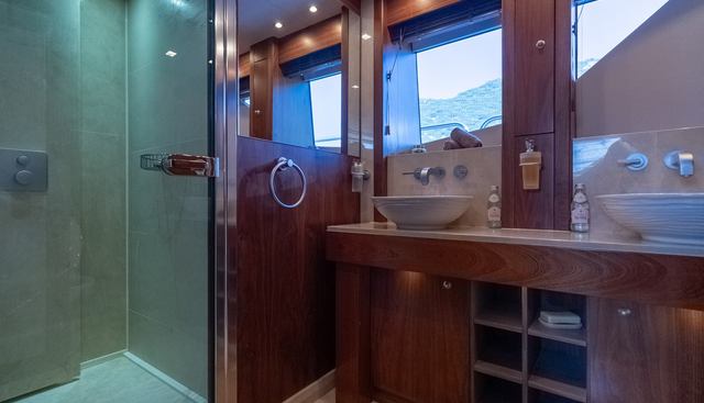 ROUND MIDNIGHT yacht for sale 38