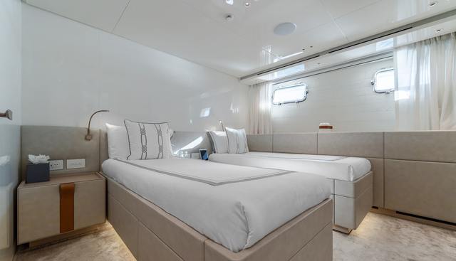 LA LUNA yacht for sale 18