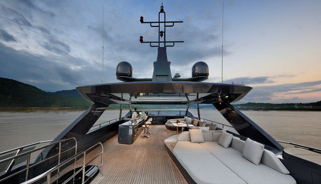 ALLEGRO FLYBRIDGE 98 yacht for sale 3