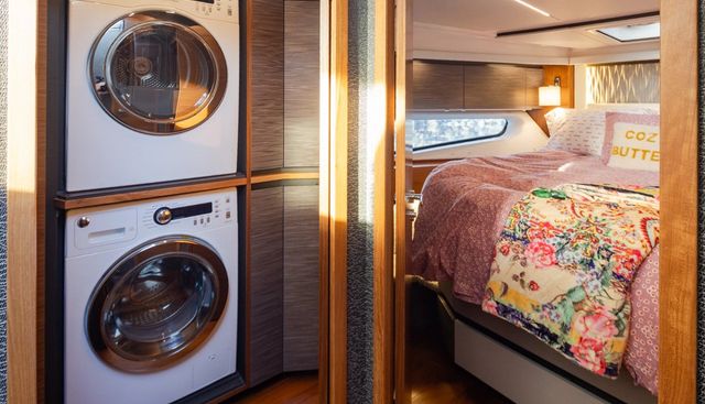 TIARA C49 COUPE yacht for sale 28