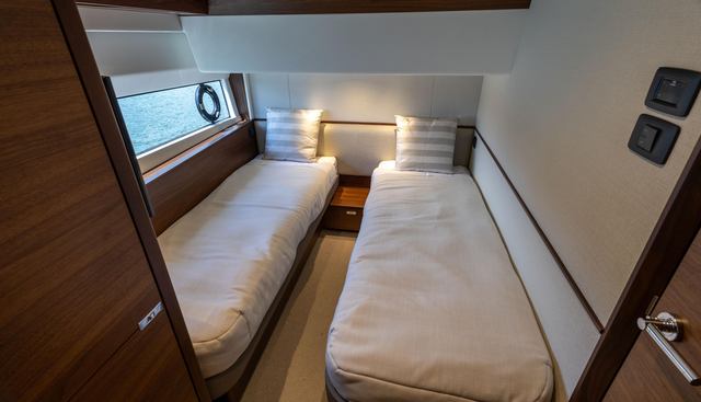 S65532 yacht for sale 4