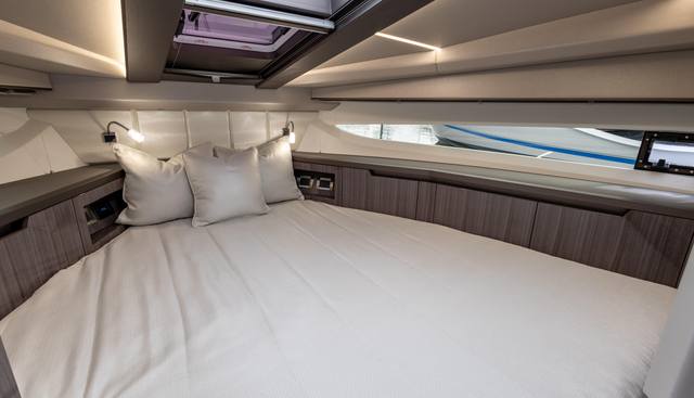 425HTS-074 yacht for sale 105
