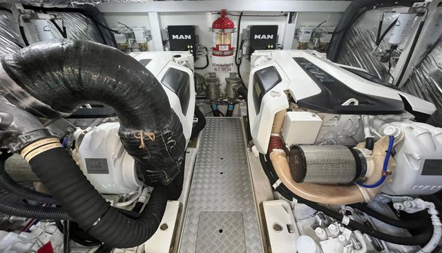 F55 yacht for sale 37