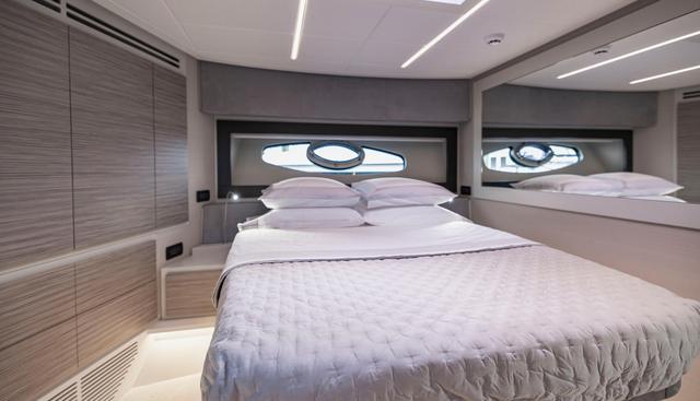 SEA SUITE I yacht for sale 52