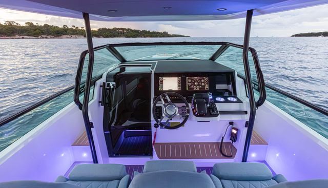 320GTO-798 yacht for sale 19