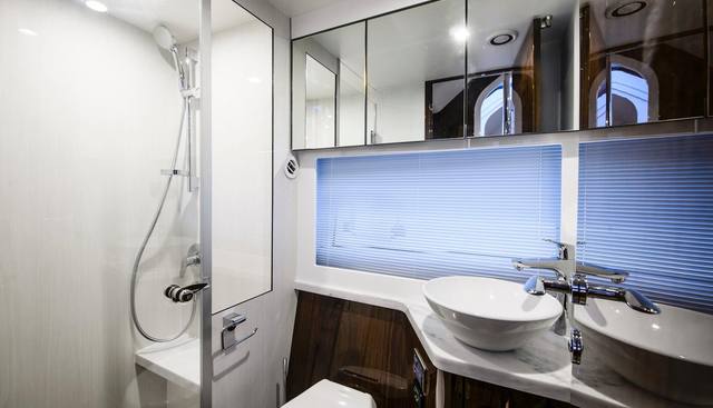 Tender Garage & Hi/Lo Swimplatform yacht for sale 23