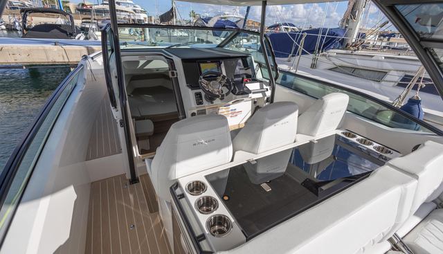 320GTO-798 yacht for sale 24