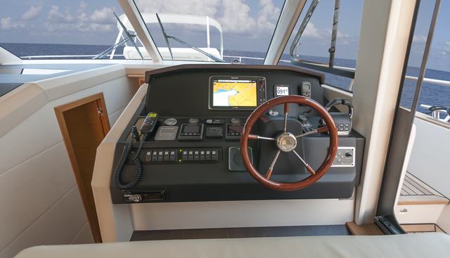 Greenline 48 Fly yacht for sale 4