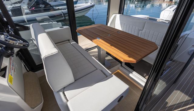 340GTWA-179 yacht for sale 23