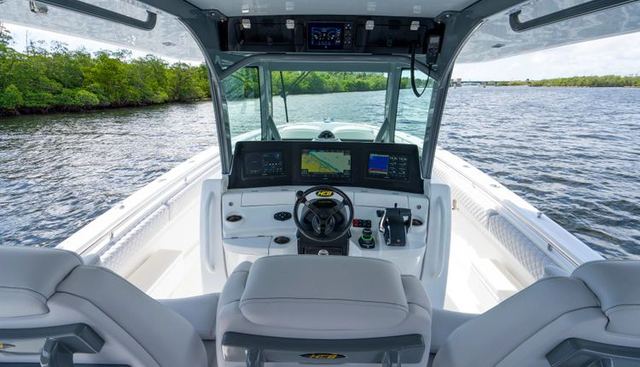 42 Lujo yacht for sale 25