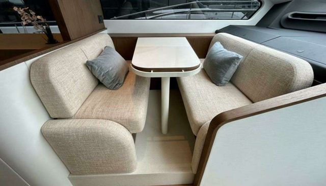 Azimut 72 Fly  yacht for sale 20