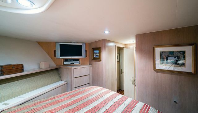 ENCHANTRESS yacht for sale 40