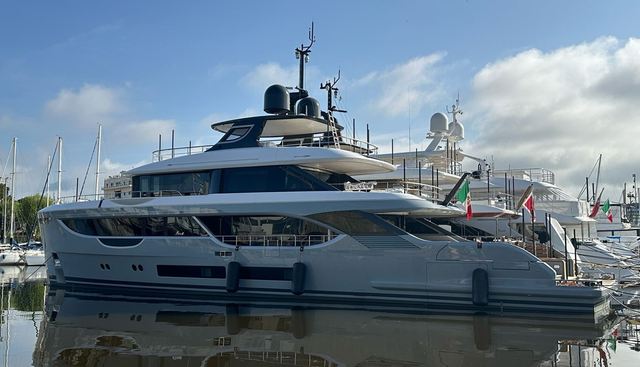 Y yacht for sale 17
