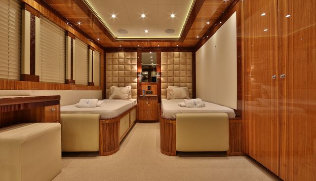 Elada yacht for sale 32