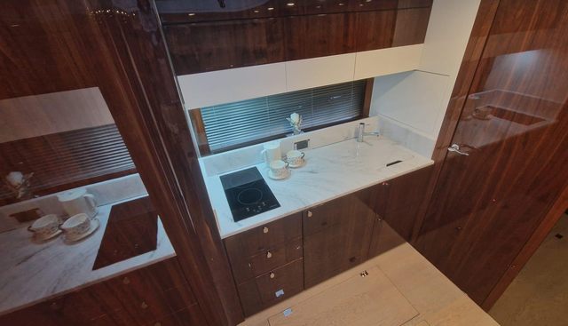 Seakeeper Gyro yacht for sale 22