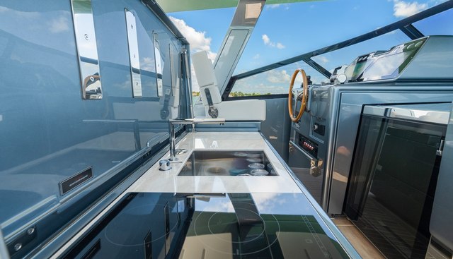 PURA VIDA yacht for sale 40