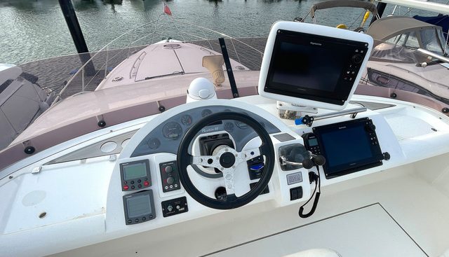 DRAGONFLY yacht for sale 35