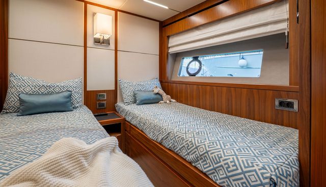 WILDWAVE yacht for sale 43