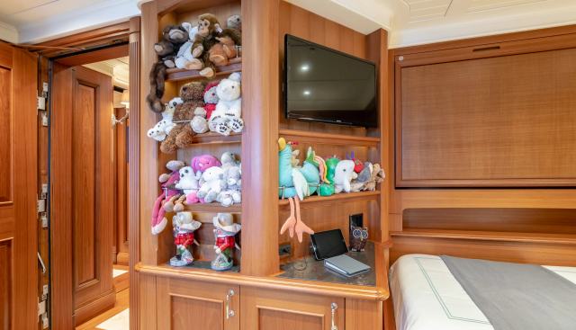 Shadowl yacht for sale 22