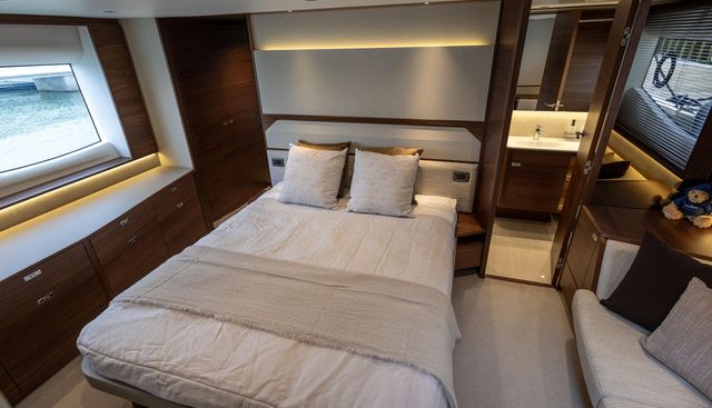 F58015 yacht for sale 3