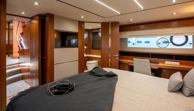 WILDWAVE yacht for sale 33