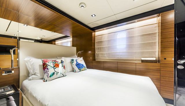 Daisy D yacht for sale 17