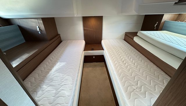 Rio yacht for sale 33
