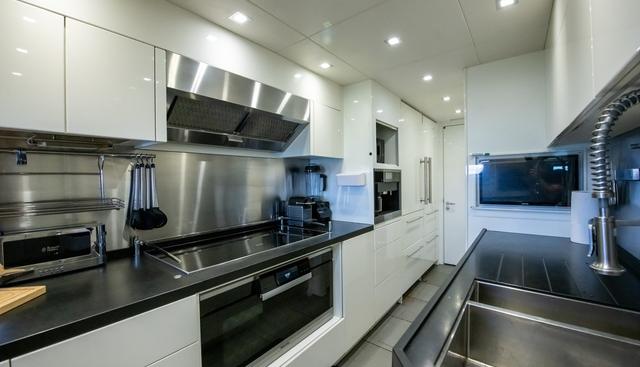 Invision II yacht for sale 10
