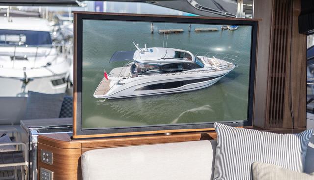 V55132 yacht for sale 42