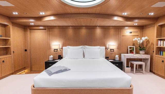 BELONGERS yacht for sale 17