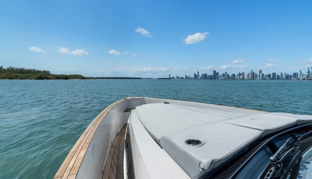 HINJUICE yacht for sale 37