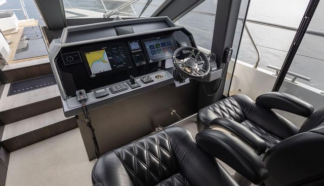 Seven yacht for sale 45