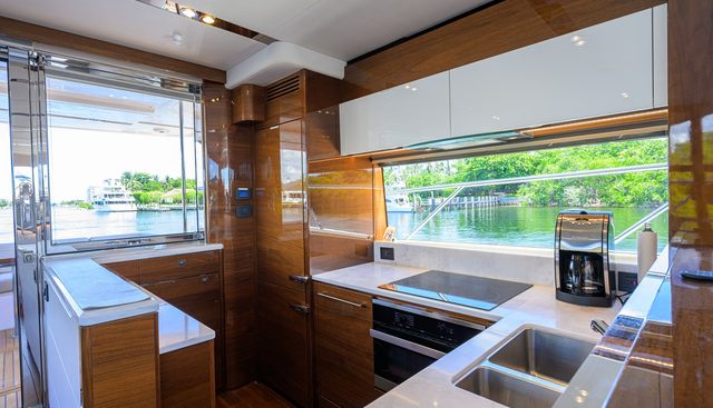 MISS AMY yacht for sale 44