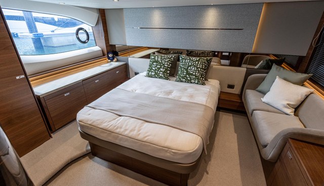 V55102 yacht for sale 3