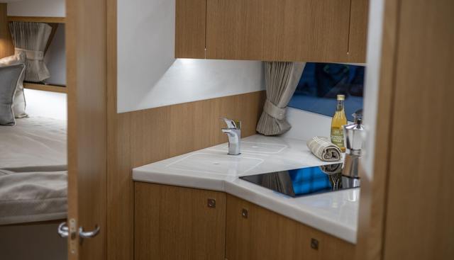 335HTS-044 yacht for sale 20