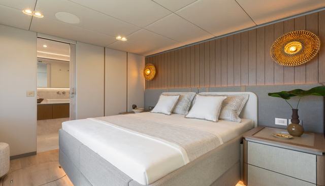 TWILIGHT yacht for sale 17