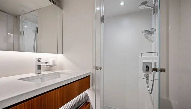 GENESIS yacht for sale 43