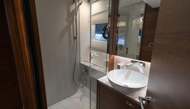 V50979 yacht for sale 19
