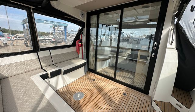 Happy Hour yacht for sale 32